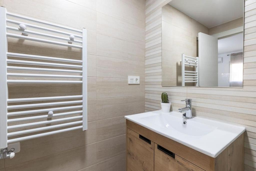 Neptuno Deluxe Apartment Granada Exterior photo